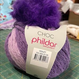 Choc Beanie/pompom yarn